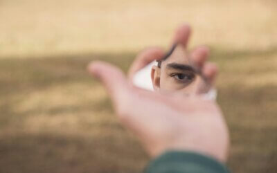 De impact van een verstoorde vader-zoonrelatie op zelfafwijzing: hoe innerlijke afwijzing ontstaat